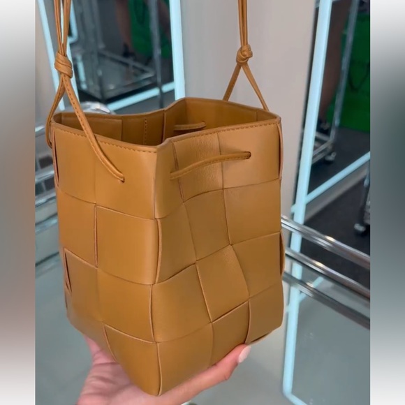 Bottega Veneta Tan Bag with Drawstring Closure NWOT/Just dustbag! - Picture 8 of 9